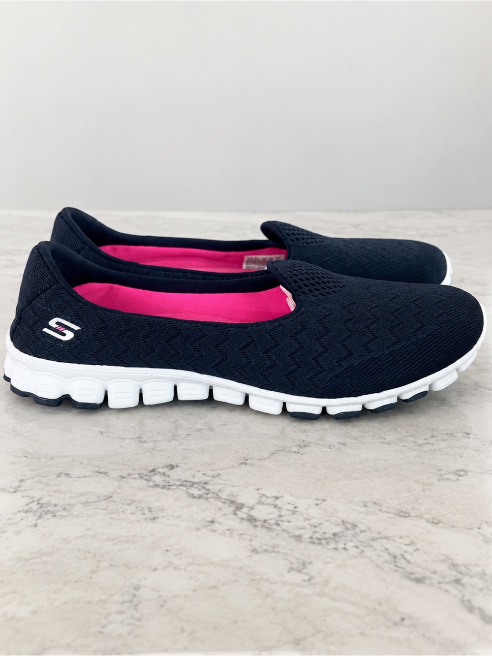 Skechers Women’s Navy Blue Slip On Walking Shoes Memory Foam Size 8.5